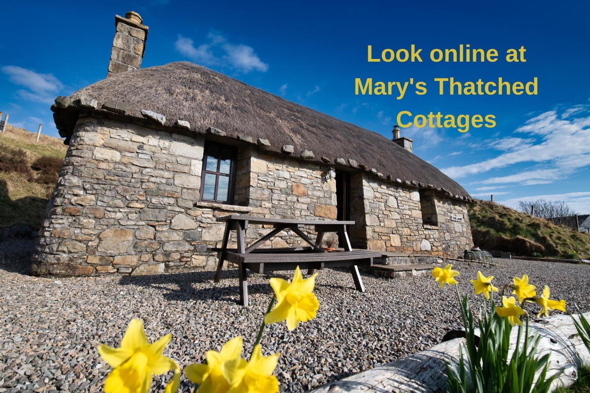 Tigh Lachie, Mary'S Thatched Cottages, Elgol, Isle Of Skye Bagian luar foto