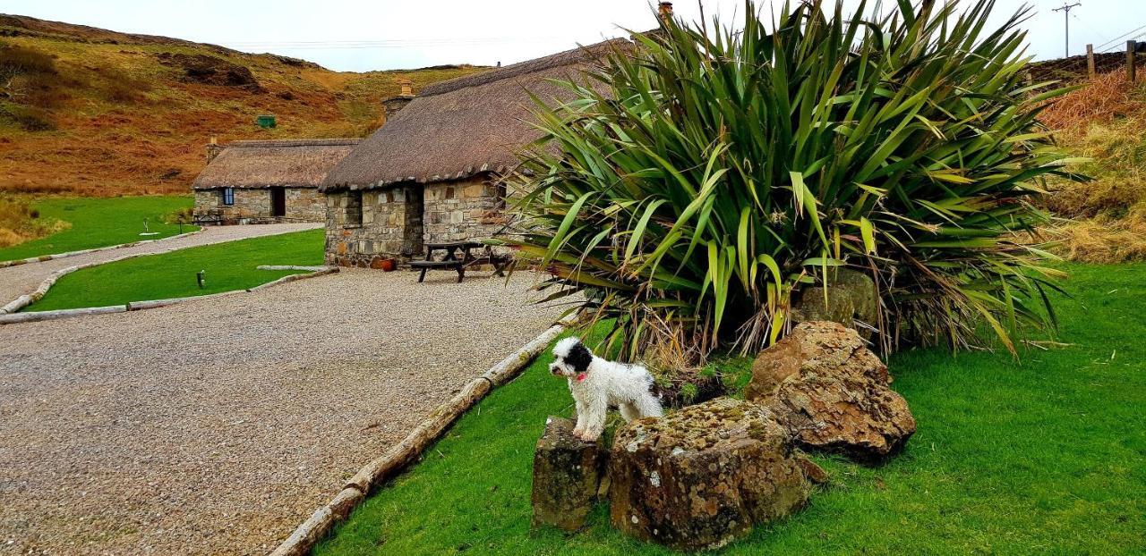 Tigh Lachie, Mary'S Thatched Cottages, Elgol, Isle Of Skye Bagian luar foto